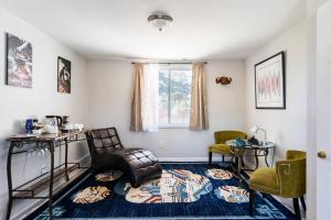 Global Vibe Parlor Renovated full kitchen&parking