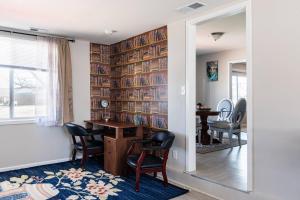 Global Vibe Parlor Renovated full kitchen&parking