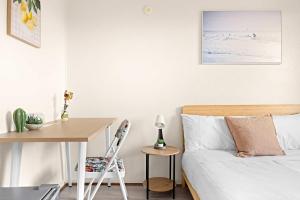 Tranquil Double Room - Walk to Train & Cabramatta Eats - Shared Bathroom