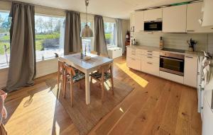 Amazing Home In Motala With Wifi