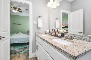 4 Homes Sleeps 18 Themed Gated Parking NRG