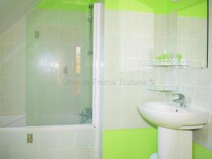 Maisons de vacances Charmant Gite Familial proche du Lac de Chemille-sur-Indrois, 3 Ch, Jardin, Activites, Chateaux. - FR-1-381-375 : photos des chambres
