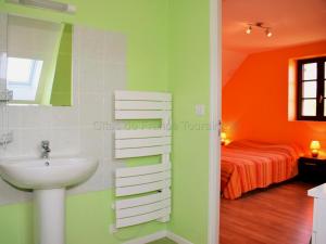 Maisons de vacances Charmant Gite Familial proche du Lac de Chemille-sur-Indrois, 3 Ch, Jardin, Activites, Chateaux. - FR-1-381-375 : photos des chambres