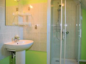 Maisons de vacances Charmant Gite Familial proche du Lac de Chemille-sur-Indrois, 3 Ch, Jardin, Activites, Chateaux. - FR-1-381-375 : photos des chambres