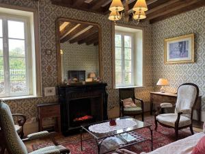 Maisons de vacances Grande demeure, jardin clos, clim, proche Moulins - gite avec draps et menage inclus - FR-1-489-126 : photos des chambres