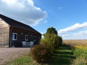 Maisons de vacances Gite independant avec piscine, proche foret et etang, parking, tennis et minigolf - FR-1-489-139 : photos des chambres