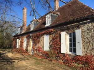 Maisons de vacances Grande demeure, jardin clos, clim, proche Moulins - gite avec draps et menage inclus - FR-1-489-126 : photos des chambres