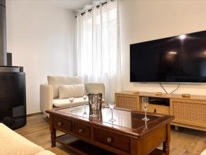Maisons de vacances Gite Les 3 chats a Autry-Issards, Charme & Confort pour 8 pers. - FR-1-489-577 : photos des chambres