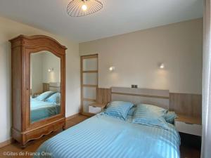 Maisons de vacances Maison de campagne avec spa, jardin clos, jeux pour enfants et chemin de randonnee a proximite - FR-1-497-211 : photos des chambres