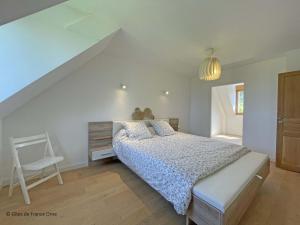 Maisons de vacances Maison de campagne avec spa, jardin clos, jeux pour enfants et chemin de randonnee a proximite - FR-1-497-211 : photos des chambres