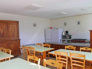 Maisons de vacances Gite familial tout confort avec jardin et loisirs a proximite, ideal pour 12-14 pers. - FR-1-489-340 : photos des chambres