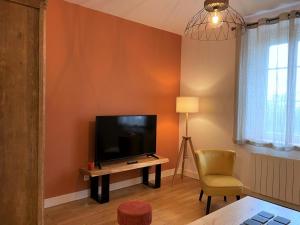 Maisons de vacances Maison renovee au calme avec jardin, terrasse et garage, a 10 min de Moulins, draps et serviettes inclus - FR-1-489-372 : photos des chambres