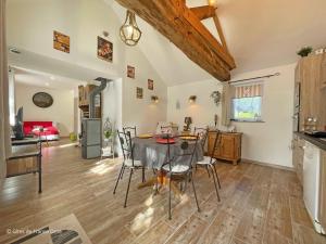 Maisons de vacances Maison en pierres, calme, proche Bagnoles, animaux acceptes, jardin - FR-1-497-222 : photos des chambres