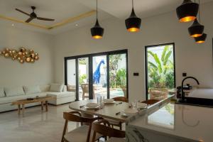 Balimmo 3 Bedrooms Tropical Modern Villa