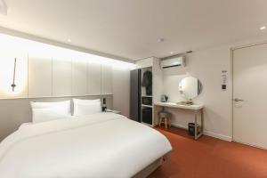 No 25 Hotel Namgumi Branch