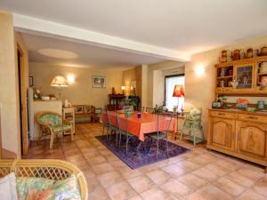 Maisons de vacances Gite familial en pierre avec jardin, pres des chemins de randonnee et forets, ideal detente et nature - FR-1-496-1 : photos des chambres