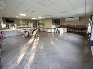 Maisons de vacances Chalets confortables au bord d'un etang avec terrasse, jardin et nombreuses activites. - FR-1-496-78 : photos des chambres