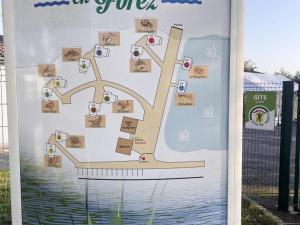 Maisons de vacances Chalets confortables en bord d'etang, parfaits pour peche et nature, avec terrasse et equipements modernes - FR-1-496-83 : photos des chambres