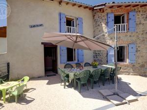 Maisons de vacances Gite spacieux avec cheminee, proche foret, VTT et randonnees, ideal pour familles et detente - FR-1-496-36 : photos des chambres
