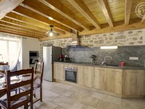 Charmante ferme rénovée, grand jardin, 8 chambres - FR-1-496-249