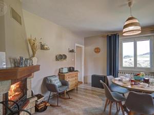 Maisons de vacances Maison lumineuse avec jardin, garage, jeux exterieurs, animaux acceptes - FR-1-496-291 : photos des chambres