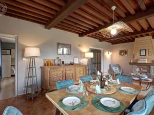 Maisons de vacances Maison lumineuse avec jardin, garage, jeux exterieurs, animaux acceptes - FR-1-496-291 : photos des chambres