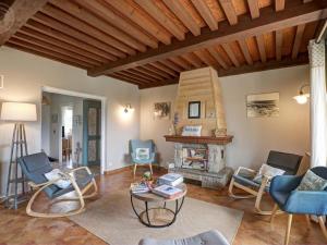 Maisons de vacances Maison lumineuse avec jardin, garage, jeux exterieurs, animaux acceptes - FR-1-496-291 : photos des chambres