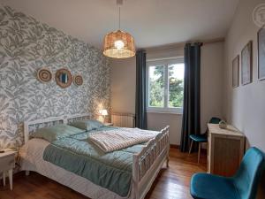 Maisons de vacances Maison lumineuse avec jardin, garage, jeux exterieurs, animaux acceptes - FR-1-496-291 : photos des chambres