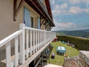 Maisons de vacances Maison lumineuse avec jardin, garage, jeux exterieurs, animaux acceptes - FR-1-496-291 : photos des chambres