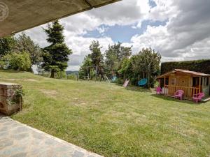 Maisons de vacances Maison lumineuse avec jardin, garage, jeux exterieurs, animaux acceptes - FR-1-496-291 : photos des chambres