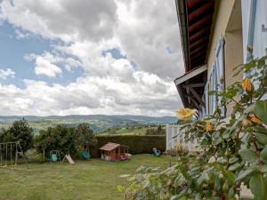 Maisons de vacances Maison lumineuse avec jardin, garage, jeux exterieurs, animaux acceptes - FR-1-496-291 : photos des chambres