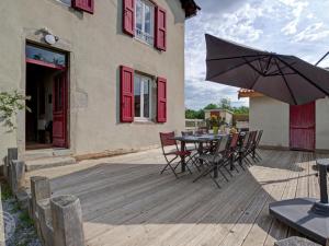 Gîte spacieux avec piscine et animaux acceptés pour 15 personnes - FR-1-496-265