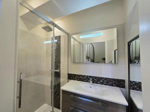 Maisons de vacances Maison en pierre - 3 chambres, Wifi, Animaux acceptes, Parking - FR-1-616-118 : photos des chambres