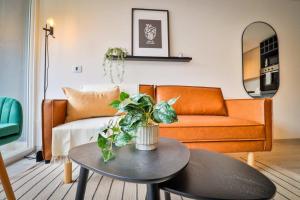 HOM I Depto A Pasos Cerro Santa Lucia Stgo