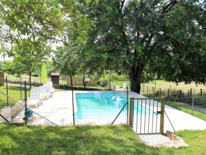 Maisons de vacances Maison perigourdine avec piscine et jardin a Saint-Avit-Senieur - FR-1-616-104 : photos des chambres