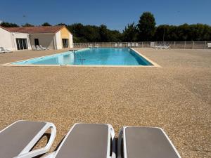 Maison 2 chambres au calme avec piscine, proche plages et commerces - FR-1-197-484 - Hotéis de 2 estrelas em Talmont-Saint-Hilaire