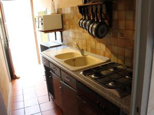 Maisons de vacances Maison perigourdine avec jardin prive, cheminee, animaux acceptes - FR-1-616-388 : photos des chambres