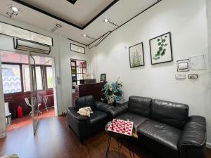 Heart of Quarter Balcony, Projector2