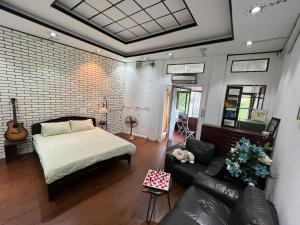 Heart of Quarter Balcony, Projector2