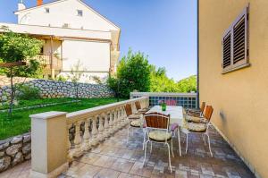 One-Bedroom Apartment Crikvenica 6