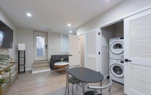 NICE 1BR Apartment near Metro