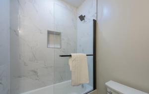 NICE 1BR Apartment near Metro