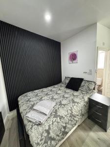 Self-Contained Studio with kitchen & bathroom - Warm Welcome Inn , Stirchley