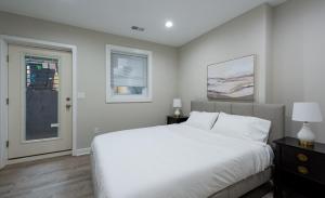 NICE 1BR Apartment near Metro