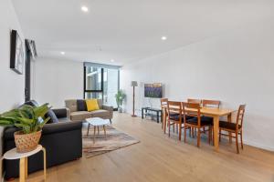 Sleek 1-Bed Canberra Flat with Gym & Sauna Access - Ubytování bez kategorie ve městě Canberra