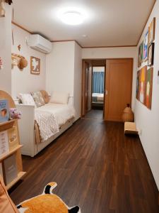 Anhe House Cute Character Style Entire House for 8 Near Public Transport 6 min Walk &2 Baths 2 Toilets Family Friendly