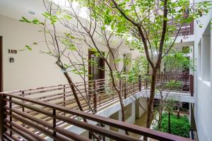 LCondos by The Collection