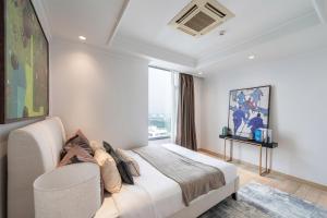 Charming white Saigon Penthouse 4 bed 4 bath