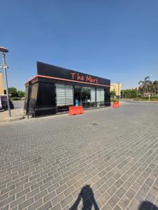 Elegant ground flat in Compound