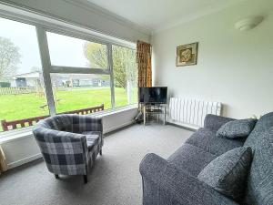 Lovely Chalet On An Excellent Holiday Park In Lowestoft Ref 12020B